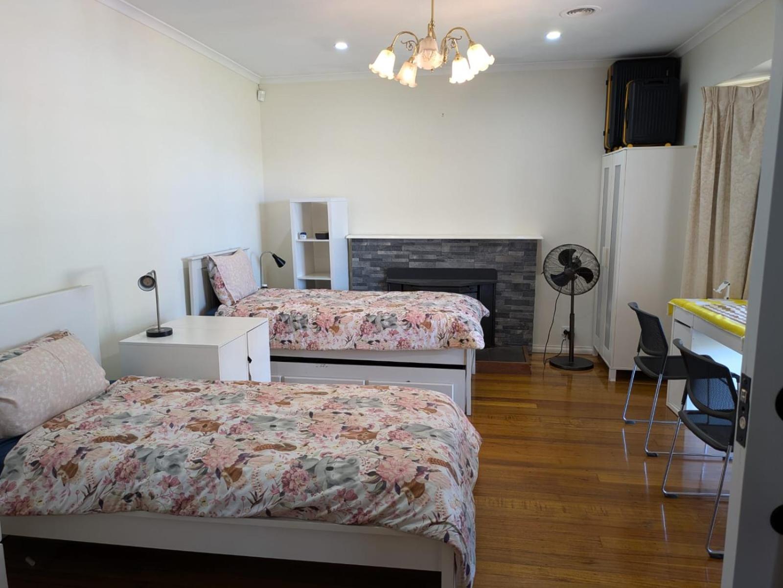 Two Separate Rooms At 34 Clarevale Clayton Chambre photo